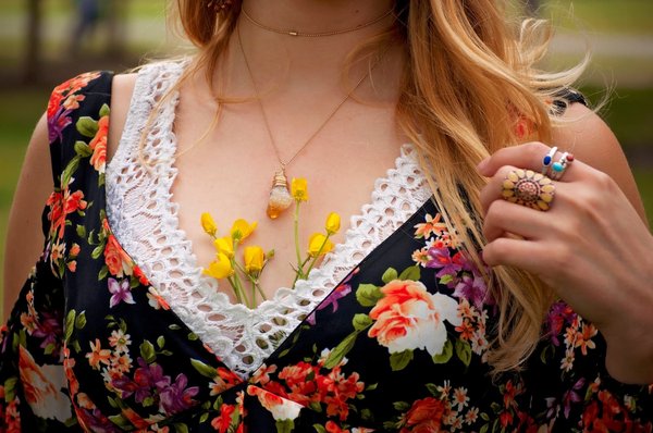 Transition de jour à nuit : transformer votre look avec des bijoux polyvalents